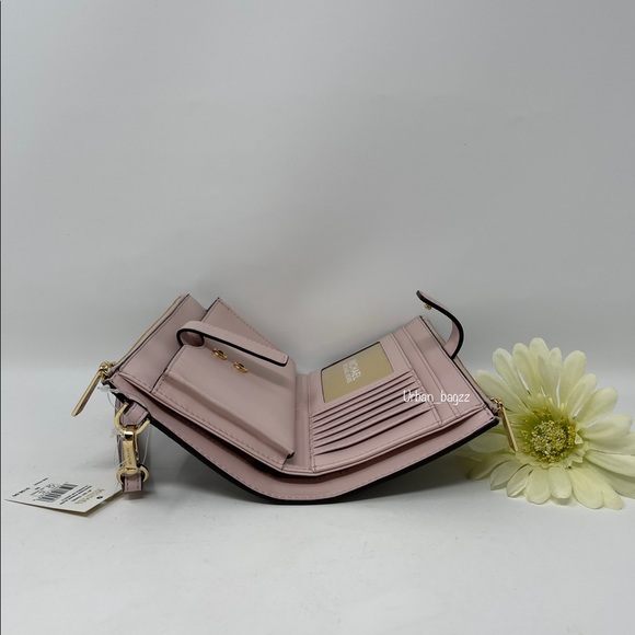 Michael Kors Suri Large Bucket Messenger & Wallet - Picture 14 of 16